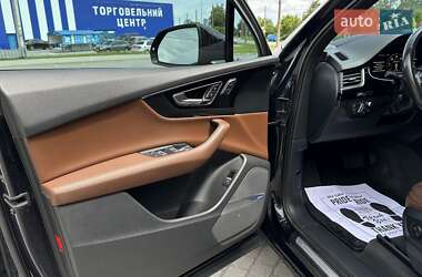 Внедорожник / Кроссовер Audi Q7 2016 в 