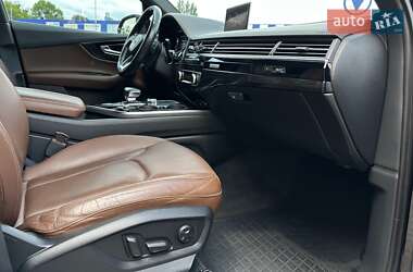 Внедорожник / Кроссовер Audi Q7 2016 в 