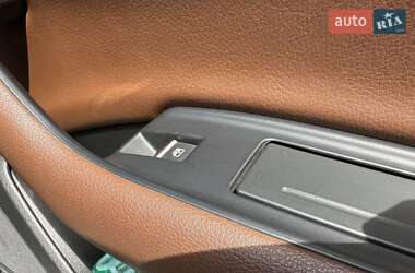 Внедорожник / Кроссовер Audi Q7 2016 в 