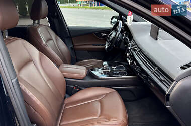 Внедорожник / Кроссовер Audi Q7 2016 в 