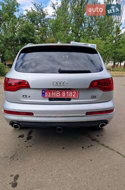 Позашляховик / Кросовер Audi Q7 2012 в 