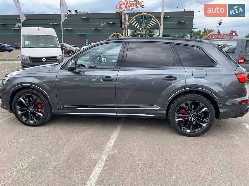 Позашляховик / Кросовер Audi Q7 2024 в Чернівцях