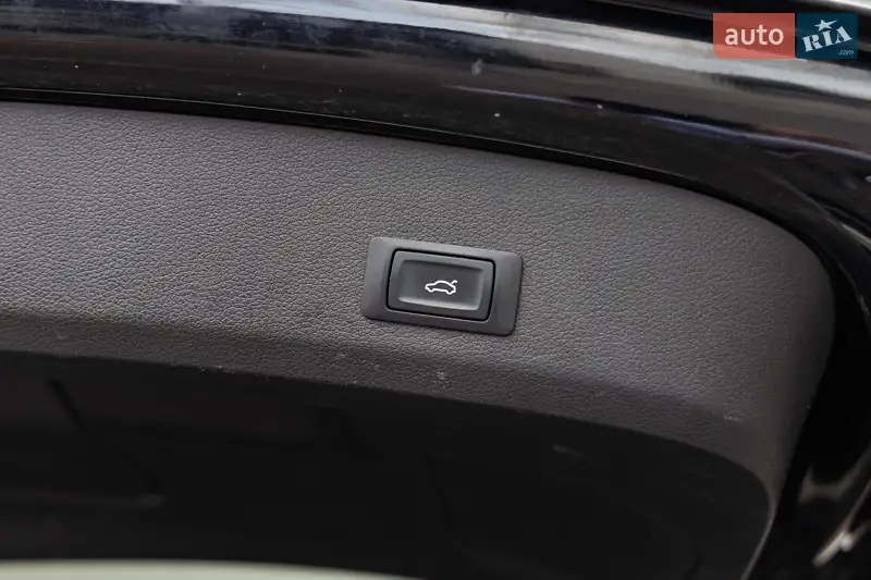 Внедорожник / Кроссовер Audi Q7 2015 в 