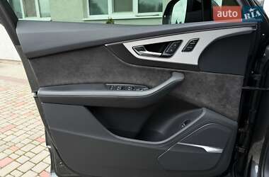 Позашляховик / Кросовер Audi Q7 2019 в 