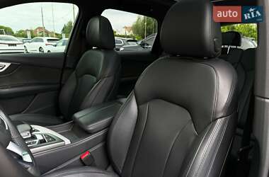 Позашляховик / Кросовер Audi Q7 2019 в 