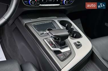 Позашляховик / Кросовер Audi Q7 2019 в 