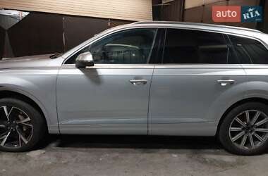 Позашляховик / Кросовер Audi Q7 2016 в 
