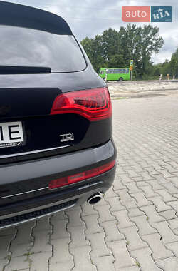 Позашляховик / Кросовер Audi Q7 2011 в 