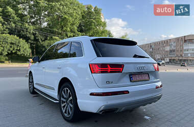 Позашляховик / Кросовер Audi Q7 2019 в 