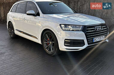Позашляховик / Кросовер Audi Q7 2015 в Рівному
