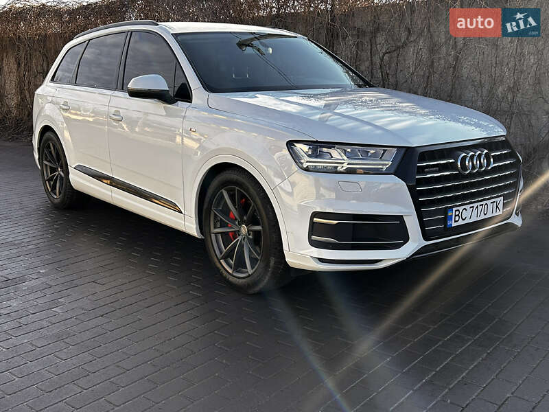 Внедорожник / Кроссовер Audi Q7 2015 в 