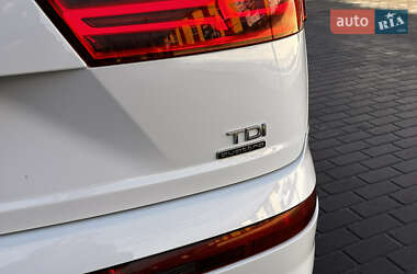 Внедорожник / Кроссовер Audi Q7 2015 в 