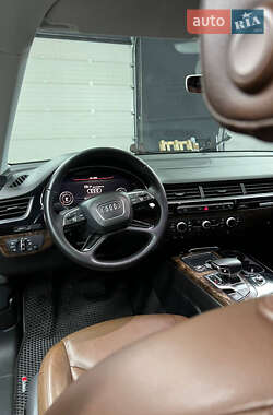 Внедорожник / Кроссовер Audi Q7 2015 в 