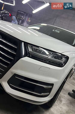 Внедорожник / Кроссовер Audi Q7 2015 в 