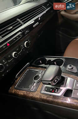 Внедорожник / Кроссовер Audi Q7 2015 в 