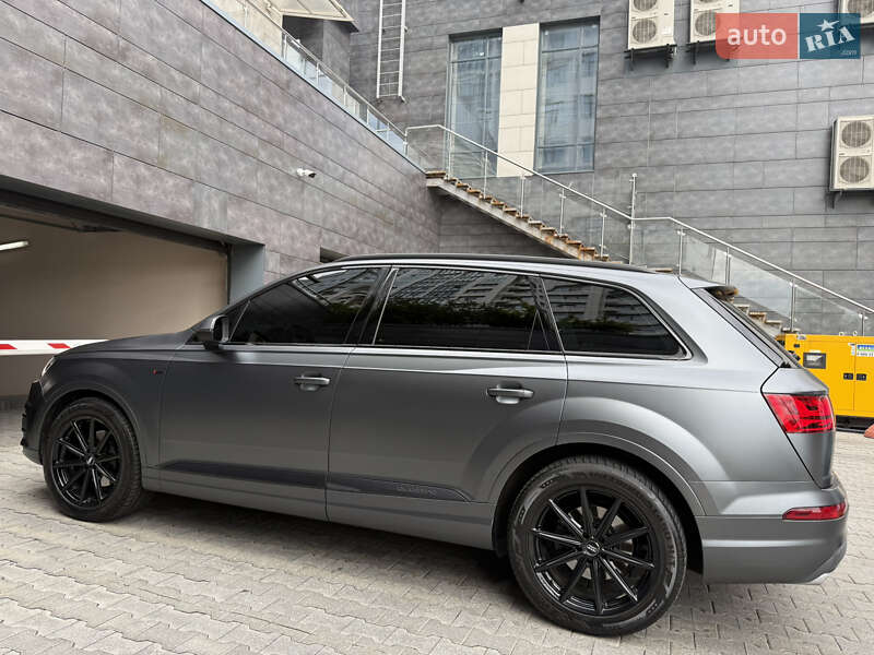 Внедорожник / Кроссовер Audi Q7 2016 в Киеве