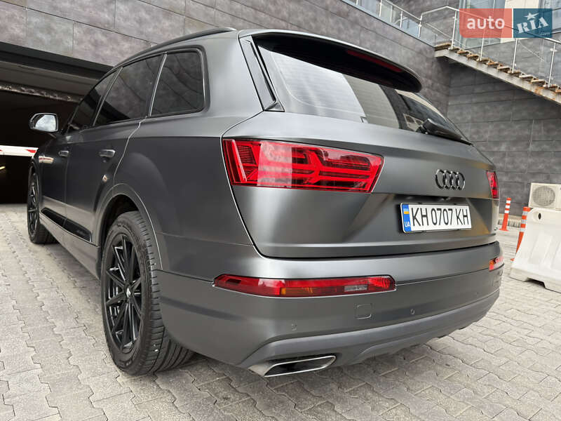 Внедорожник / Кроссовер Audi Q7 2016 в Киеве