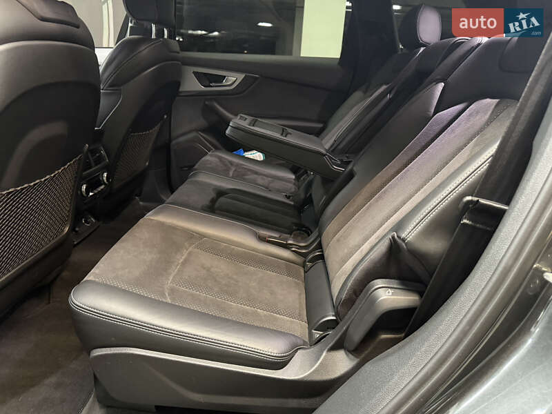 Внедорожник / Кроссовер Audi Q7 2016 в Киеве
