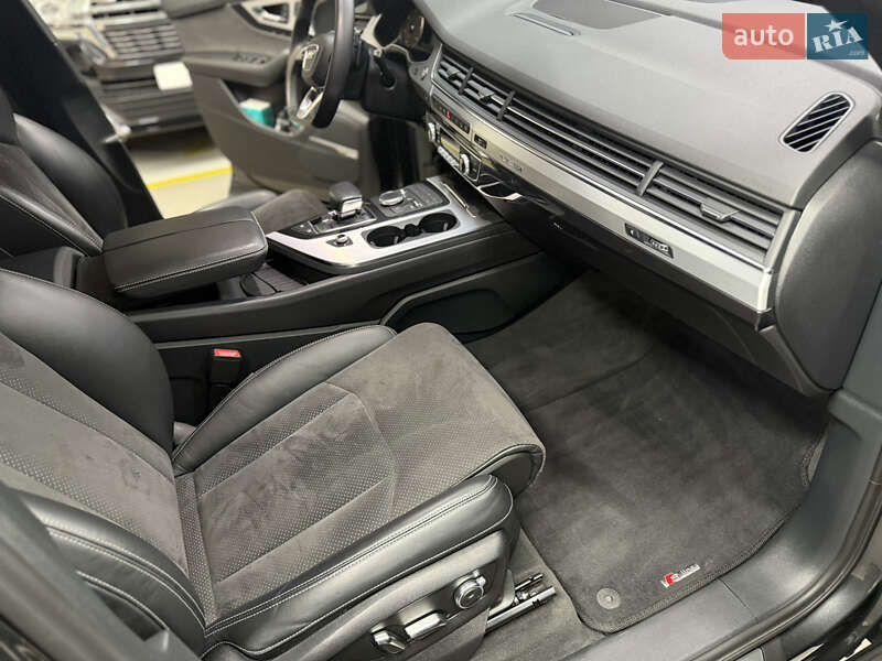 Внедорожник / Кроссовер Audi Q7 2016 в Киеве