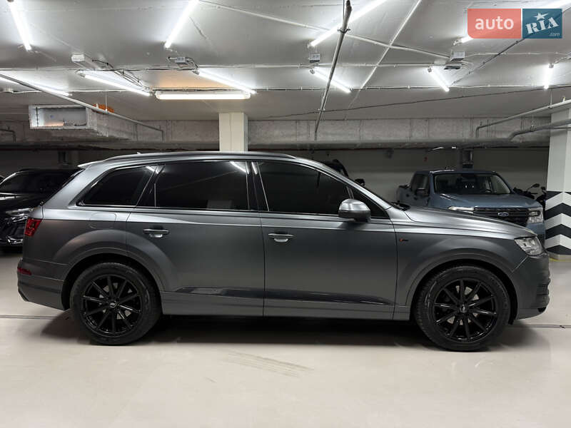 Внедорожник / Кроссовер Audi Q7 2016 в Киеве
