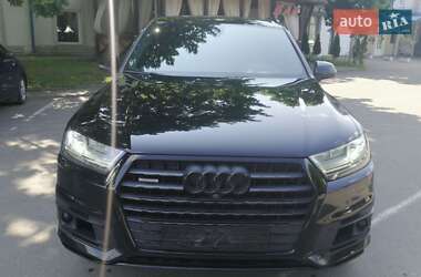 Внедорожник / Кроссовер Audi Q7 2017 в 
