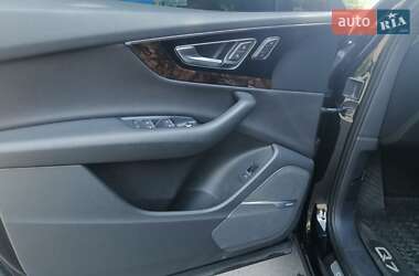 Внедорожник / Кроссовер Audi Q7 2017 в 