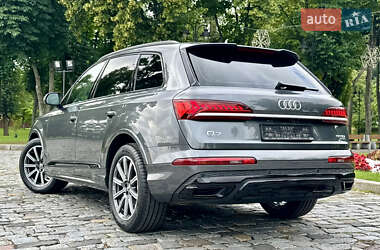Позашляховик / Кросовер Audi Q7 2020 в 