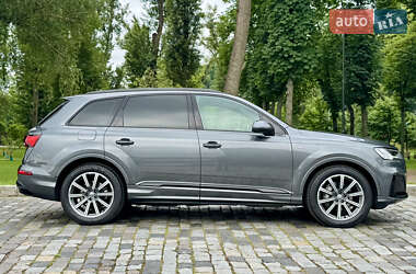 Позашляховик / Кросовер Audi Q7 2020 в 
