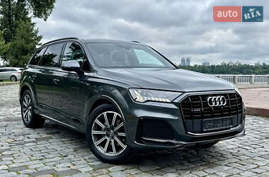 Позашляховик / Кросовер Audi Q7 2020 в 