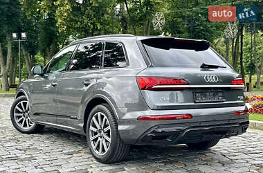 Позашляховик / Кросовер Audi Q7 2020 в 
