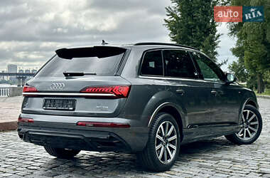 Позашляховик / Кросовер Audi Q7 2020 в 