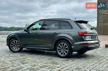 Позашляховик / Кросовер Audi Q7 2020 в 