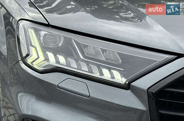 Позашляховик / Кросовер Audi Q7 2020 в 