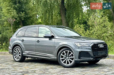 Позашляховик / Кросовер Audi Q7 2020 в 