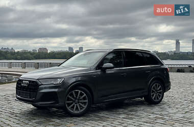 Позашляховик / Кросовер Audi Q7 2020 в 