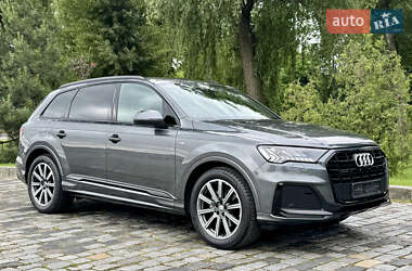 Позашляховик / Кросовер Audi Q7 2020 в 