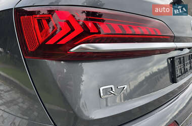 Позашляховик / Кросовер Audi Q7 2020 в 