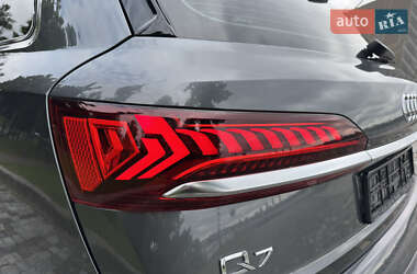 Позашляховик / Кросовер Audi Q7 2020 в 