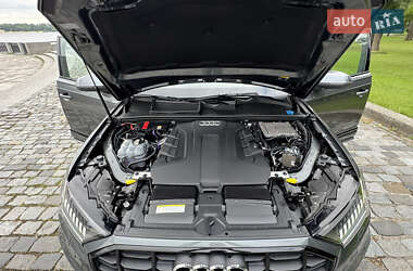 Позашляховик / Кросовер Audi Q7 2020 в 