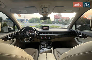 Внедорожник / Кроссовер Audi Q7 2017 в 