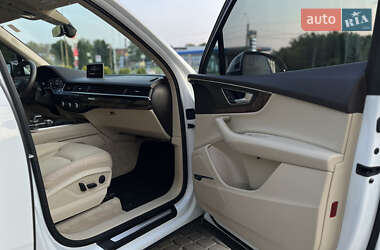 Внедорожник / Кроссовер Audi Q7 2017 в 