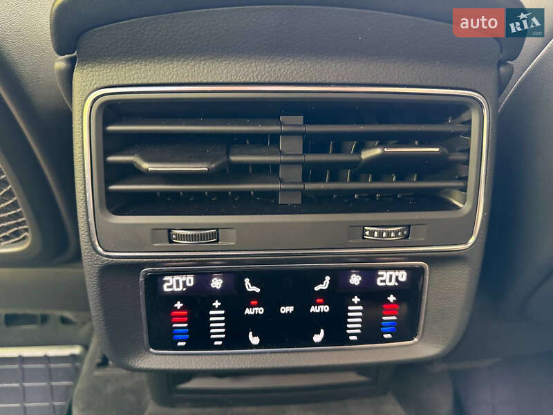 Внедорожник / Кроссовер Audi Q7 2021 в Киеве
