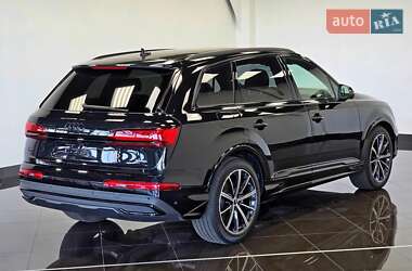 Внедорожник / Кроссовер Audi Q7 2022 в 