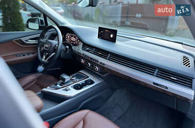 Внедорожник / Кроссовер Audi Q7 2017 в 