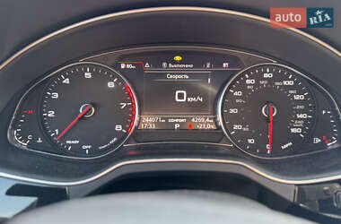 Внедорожник / Кроссовер Audi Q7 2016 в 