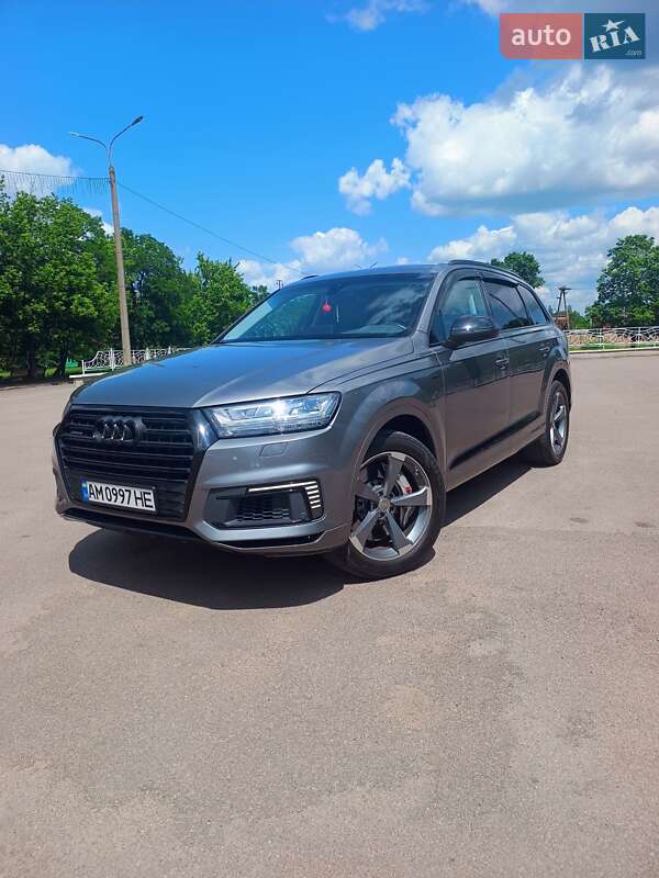 Внедорожник / Кроссовер Audi Q7 2016 в 
