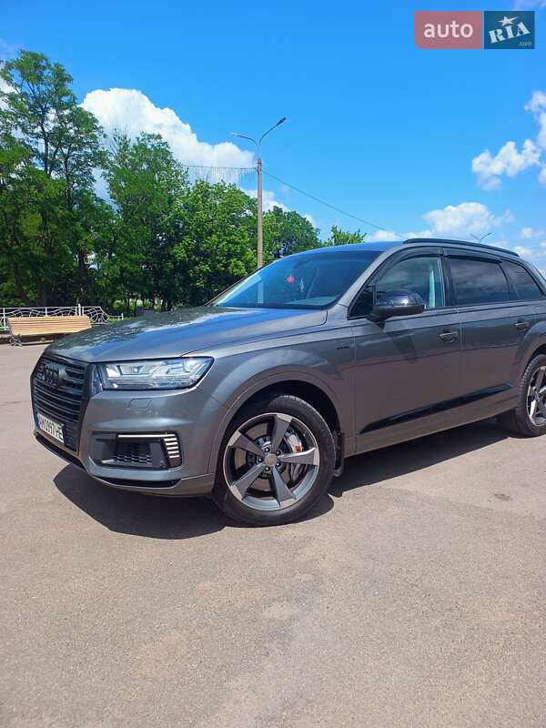 Позашляховик / Кросовер Audi Q7 2016 в Коростені