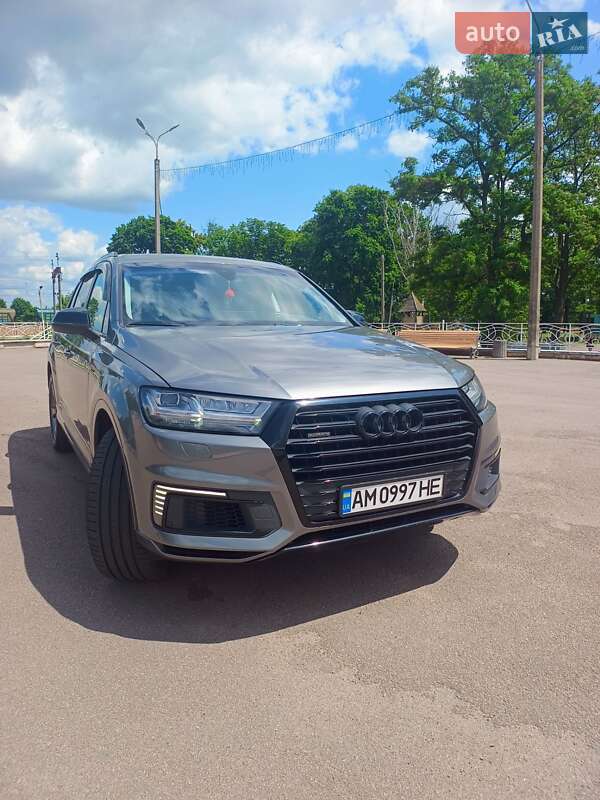 Позашляховик / Кросовер Audi Q7 2016 в Коростені