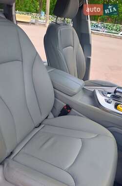 Внедорожник / Кроссовер Audi Q7 2016 в 
