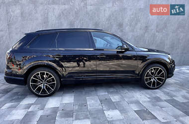 Позашляховик / Кросовер Audi Q7 2016 в 